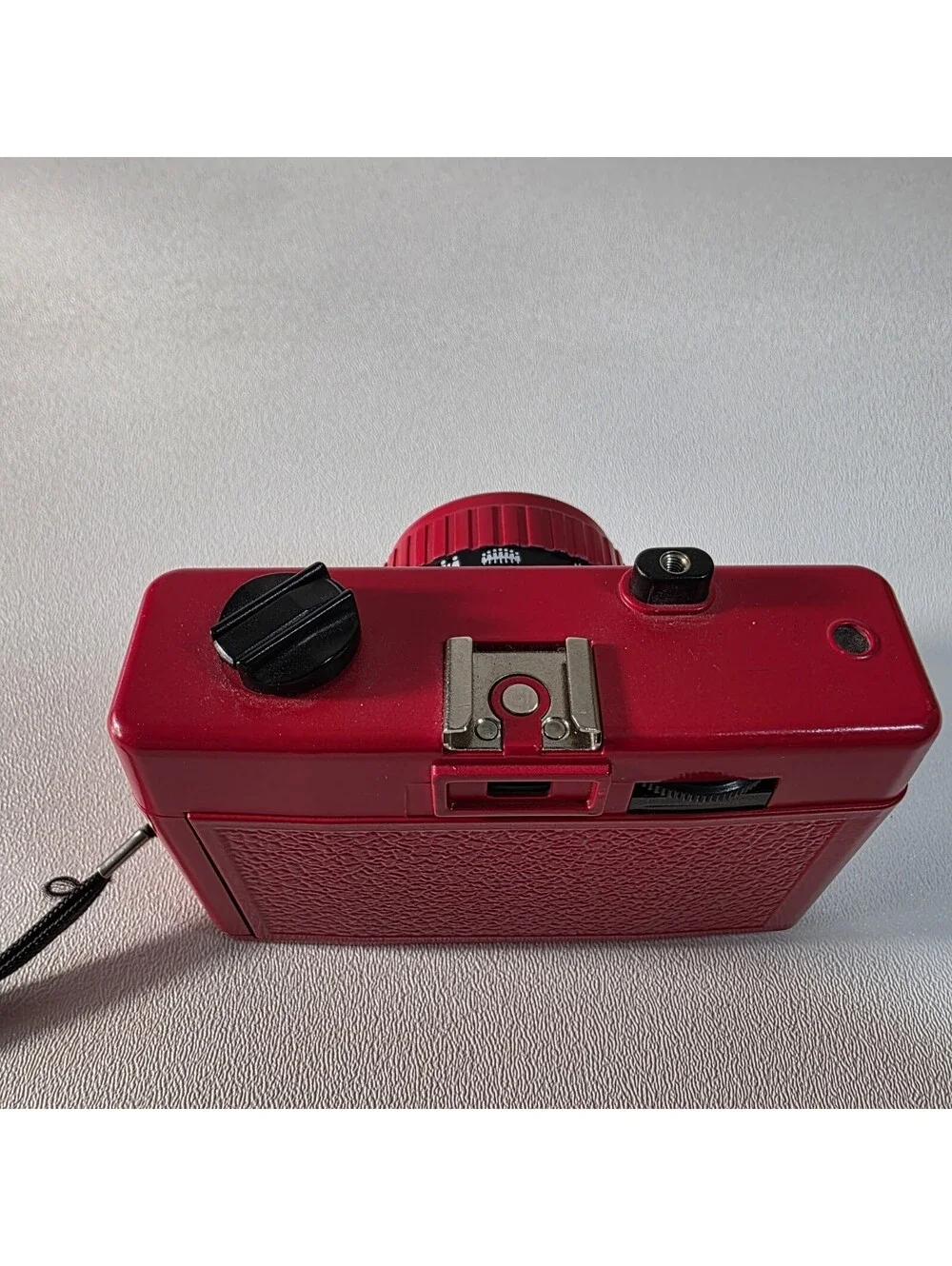 Red Holga 135 35mm Retro Point & Shoot Film Camera
